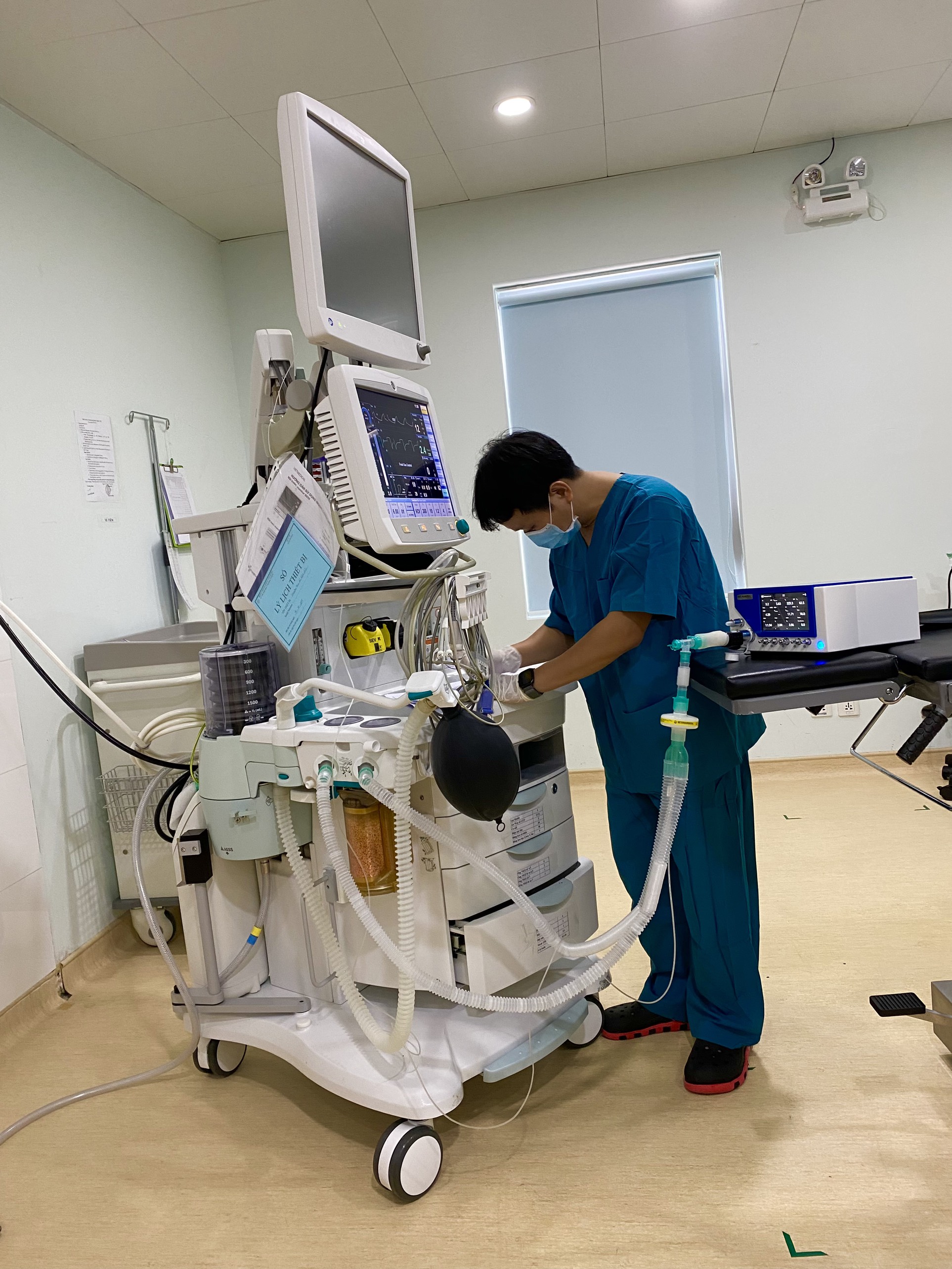Viện EIMI thực hiện kiểm định máy gây mê kèm thở